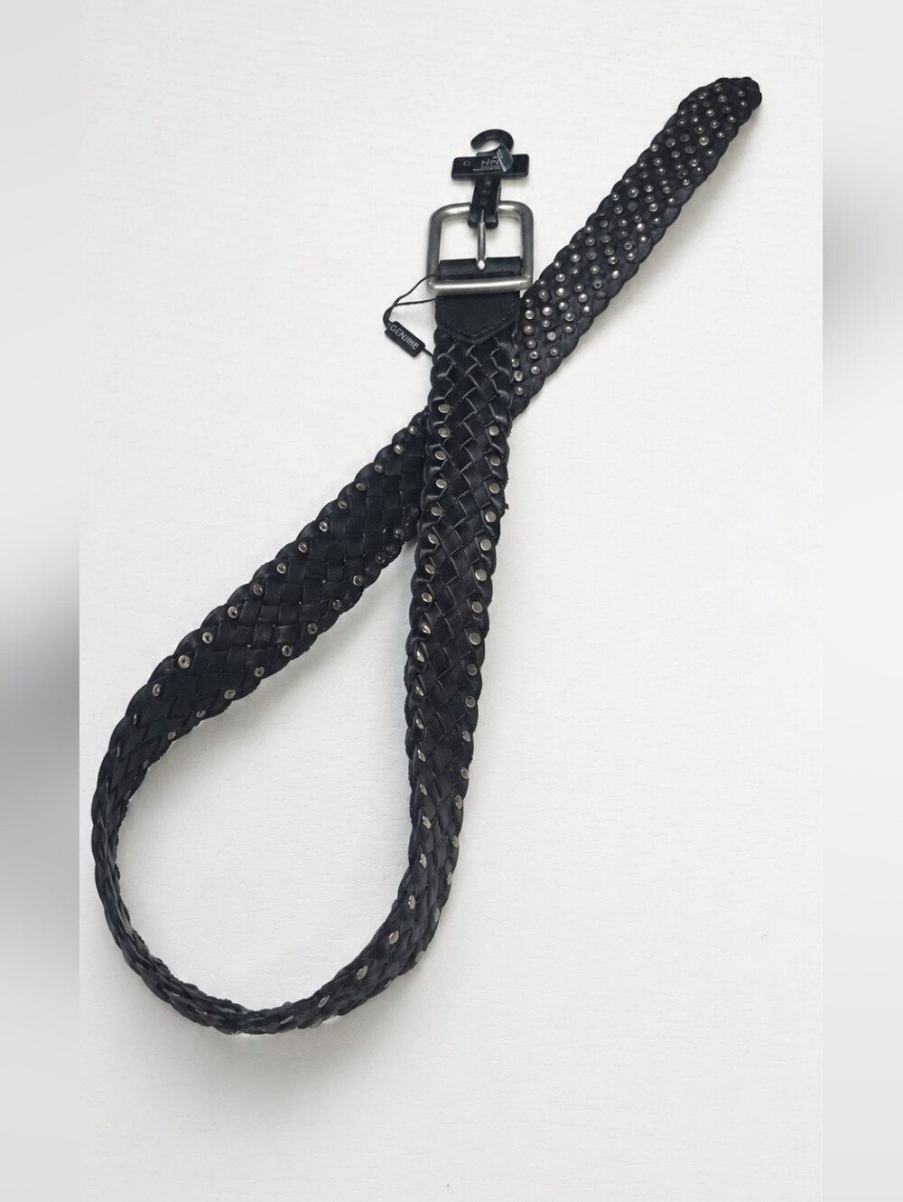 GENICCI LEATHER BLACK BELT. NWT.